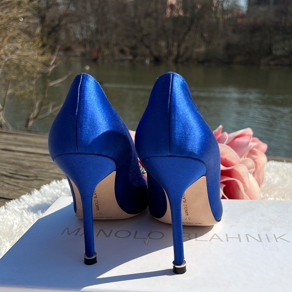 Manolo Blanhnik 420 cobal blue satin. Size 37. Pristine condition. Never used. - Picture 4 of 4